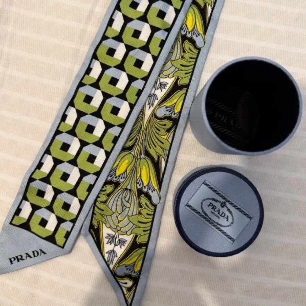PRADA printed twill skinny scarf 🩵AUTHENTIC✨⚡️FLASH SALE! - Picture 3 of 4